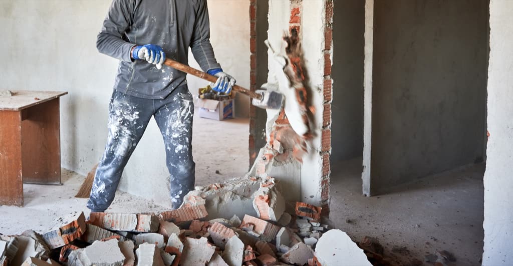 Demolice objektu — bourací práce a likvidace staveb