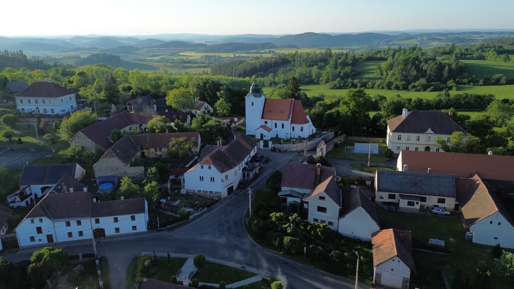 Stavební práce pro obce — oprava komunikace a budování infrastruktury